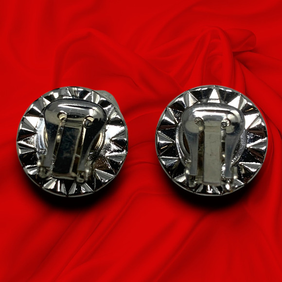 Vintage 1960s Faceted Black Crystal Petite Clip On Earrings Couture Runway - Picture 2 of 5